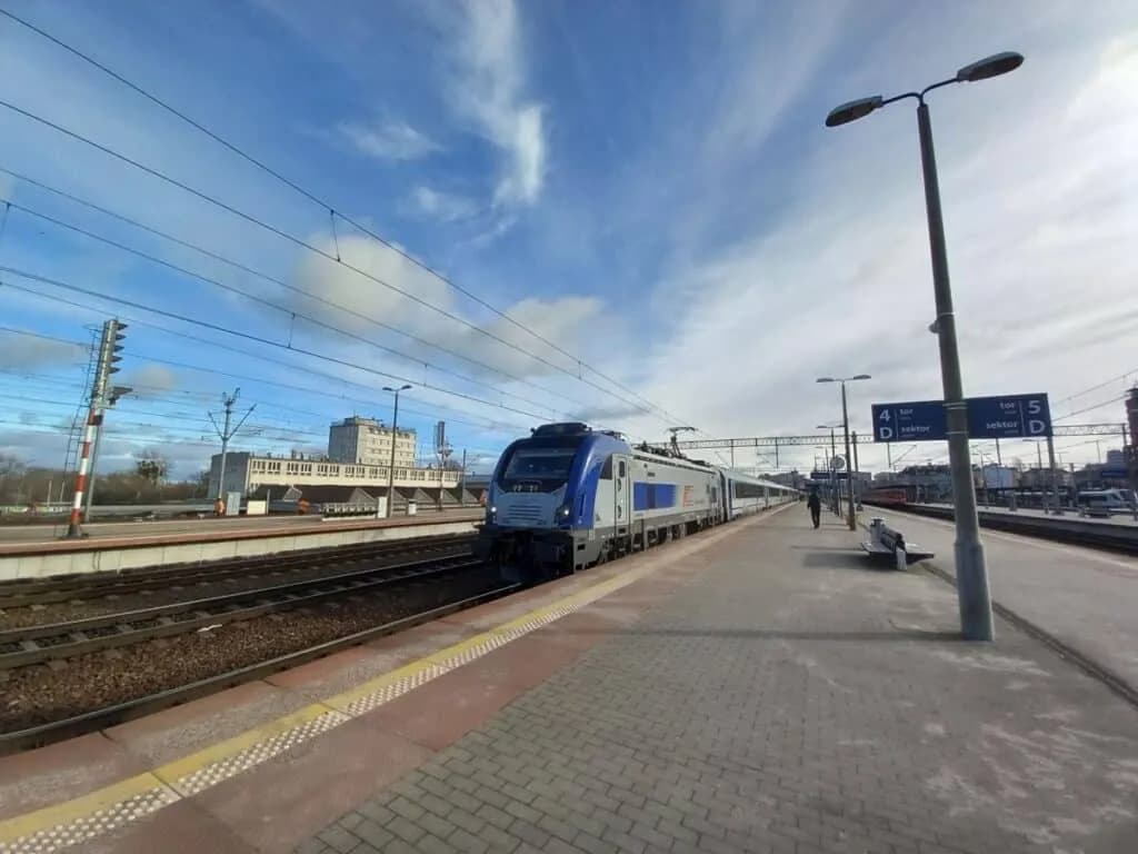 Jak dojechać z Łodzi do Ustki - Porównanie opcji podróży i czasów Jak dojechać z Łodzi do Ustki - Porównanie opcji podróży i czasów