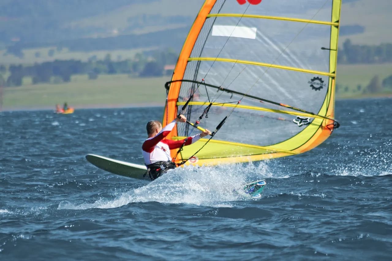 Czy windsurfing jest trudny? Odkryj, jak łatwo możesz zacząć! Czy windsurfing jest trudny? Odkryj, jak łatwo możesz zacząć!