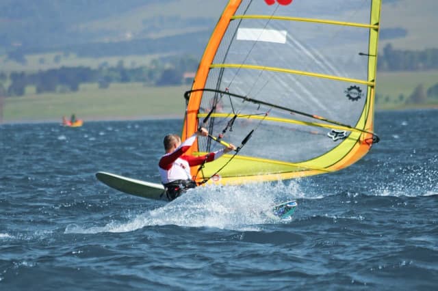 Czy windsurfing jest trudny? Odkryj, jak łatwo możesz zacząć! Czy windsurfing jest trudny? Odkryj, jak łatwo możesz zacząć!