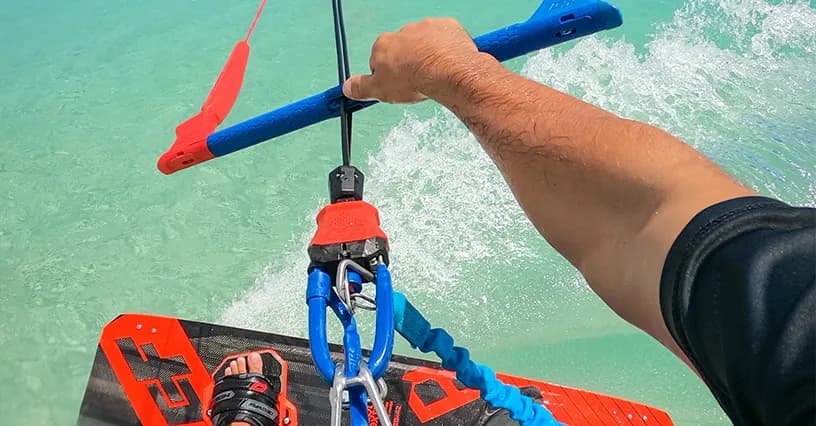 Jak zacząć kitesurfing: kluczowe informacje dla początkujących sportowców Jak zacząć kitesurfing: kluczowe informacje dla początkujących sportowców