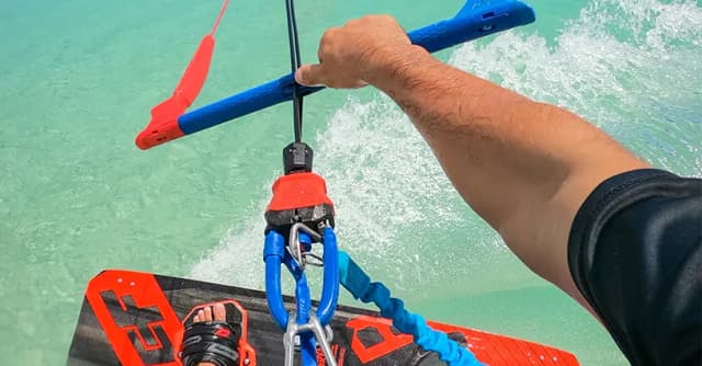 Jak zacząć kitesurfing: kluczowe informacje dla początkujących sportowców Jak zacząć kitesurfing: kluczowe informacje dla początkujących sportowców