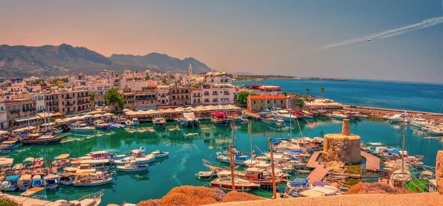 Ile trwa lot na Cypr z Gdańska? Czas przelotu do Pafos i Larnaki Ile trwa lot na Cypr z Gdańska? Czas przelotu do Pafos i Larnaki