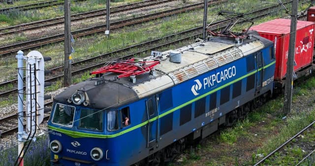 Ile zarabia naczelnik PKP Cargo? Zaskakujące fakty o wynagrodzeniu Ile zarabia naczelnik PKP Cargo? Zaskakujące fakty o wynagrodzeniu