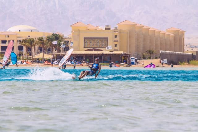 Kitesurfing w Egipcie: Gdzie znaleźć najlepsze miejsca i szkoły? Kitesurfing w Egipcie: Gdzie znaleźć najlepsze miejsca i szkoły?