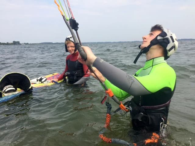 Ile zarabia instruktor kitesurfingu? Fakty, które musisz znać Ile zarabia instruktor kitesurfingu? Fakty, które musisz znać